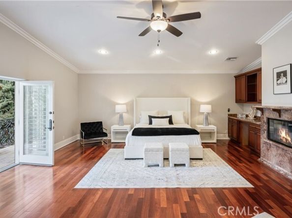 19554 Wells Drive, Tarzana (los Angeles) CA 91356