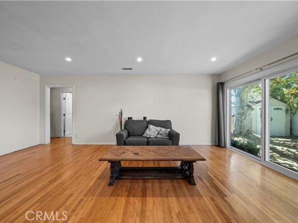 8053 Brimfield Avenue, Panorama City (los Angeles) CA 91402