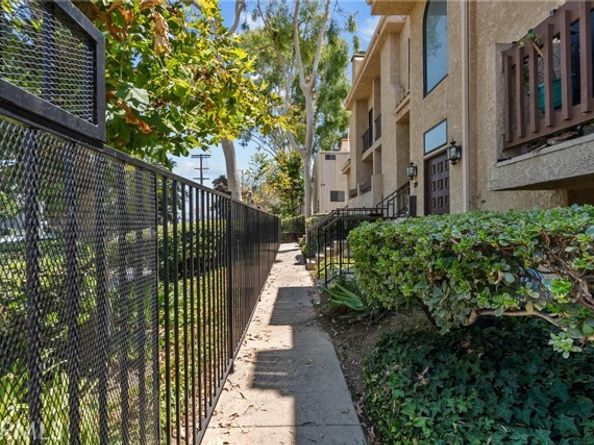 18958 Sherman Way 17, Reseda (los Angeles) CA 91335