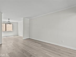 18958 Sherman Way 17, Reseda (los Angeles) CA 91335