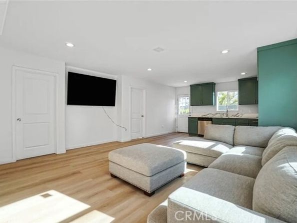 14320 Osborne Street, Panorama City (los Angeles) CA 91402