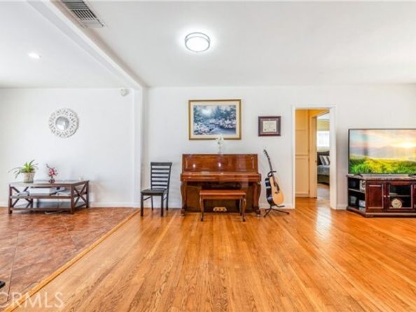 16053 Devonshire Street, Granada Hills (los Angeles) CA 91344