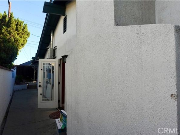 22252 Bassett Street, Canoga Park (los Angeles) CA 91303