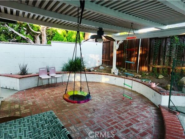 22252 Bassett Street, Canoga Park (los Angeles) CA 91303