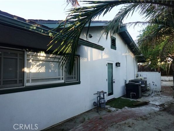 22252 Bassett Street, Canoga Park (los Angeles) CA 91303