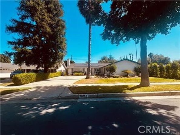 22252 Bassett Street, Canoga Park (los Angeles) CA 91303
