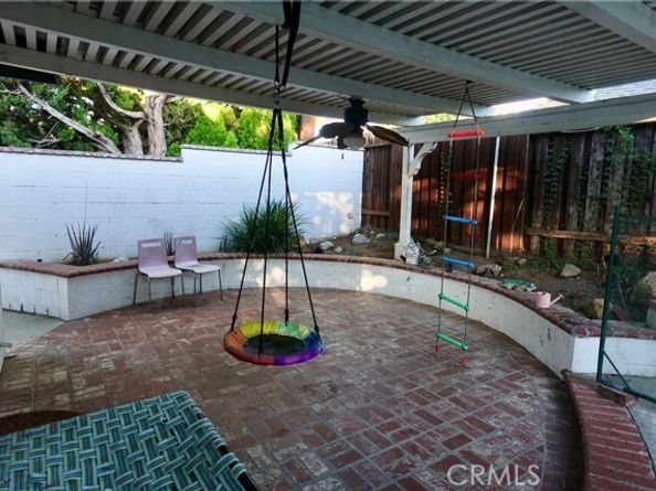 22252 Bassett Street, Canoga Park (los Angeles) CA 91303