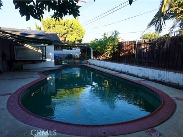 22252 Bassett Street, Canoga Park (los Angeles) CA 91303