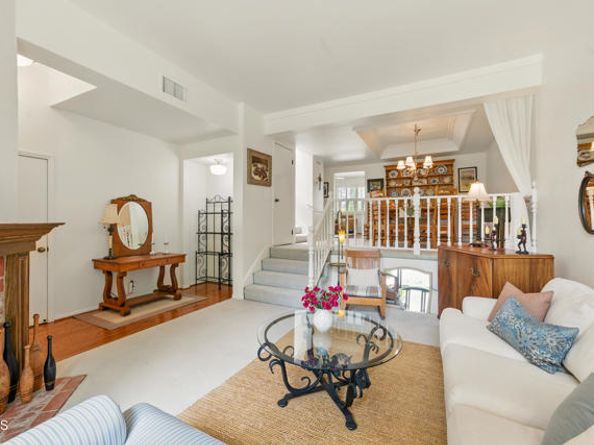 18751 Hatteras Street 13, Tarzana (los Angeles) CA 91356