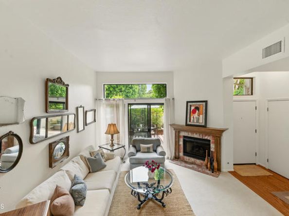 18751 Hatteras Street 13, Tarzana (los Angeles) CA 91356