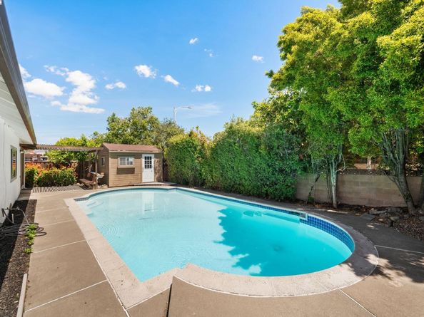 1059 Lakehurst Rd, Livermore CA 94551