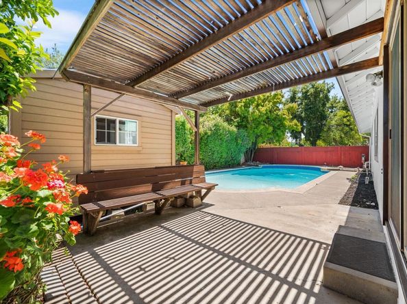 1059 Lakehurst Rd, Livermore CA 94551
