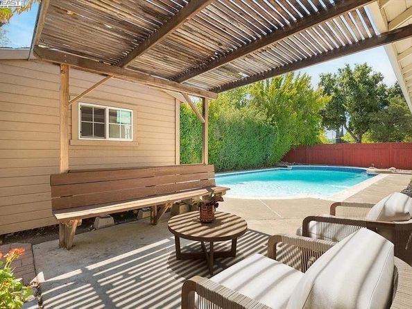 1059 Lakehurst Rd, Livermore CA 94551
