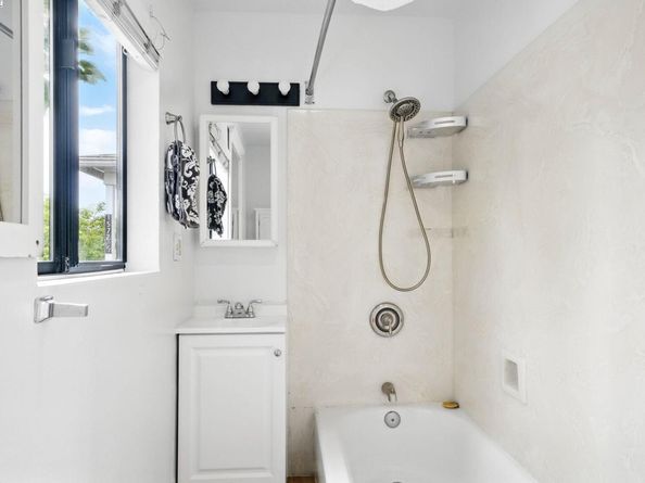 1572 Lincoln Ave, Alameda CA 94501