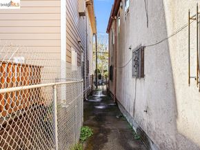 3228 Magnolia St, Oakland CA 94608