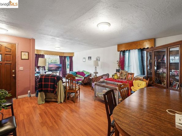 3228 Magnolia St, Oakland CA 94608