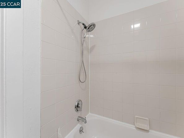 654 Mandana Blvd, Oakland CA 94610