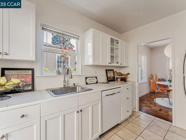654 Mandana Blvd, Oakland CA 94610