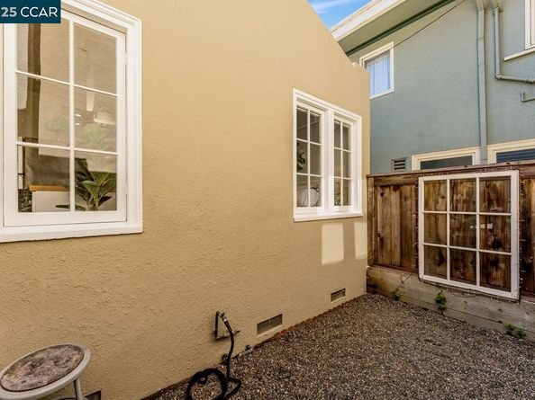 654 Mandana Blvd, Oakland CA 94610