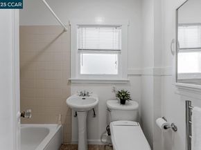 654 Mandana Blvd, Oakland CA 94610