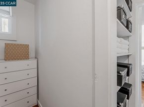 654 Mandana Blvd, Oakland CA 94610