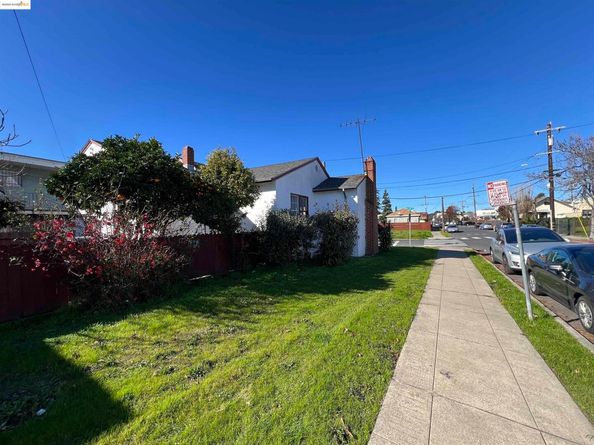 3486 39th Ave, Oakland CA 94619
