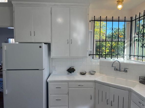 3486 39th Ave, Oakland CA 94619