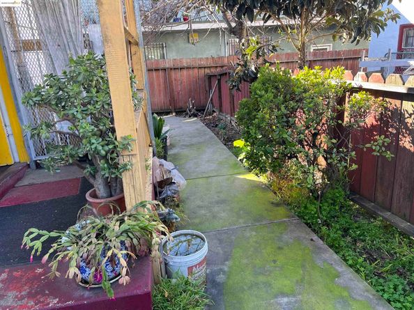 3486 39th Ave, Oakland CA 94619