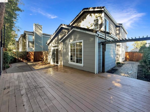 51 Village Square PL, Pleasant Hill CA 94523