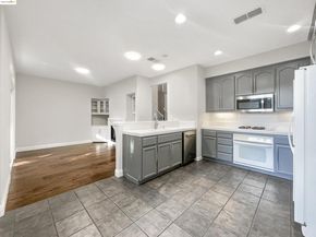 51 Village Square PL, Pleasant Hill CA 94523