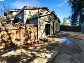 51 Village Square PL, Pleasant Hill CA 94523