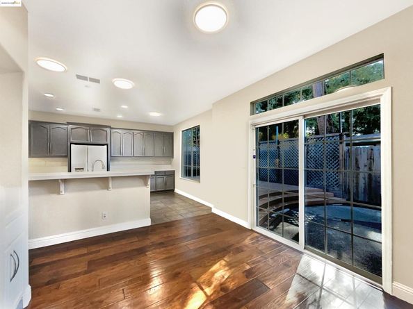 51 Village Square PL, Pleasant Hill CA 94523