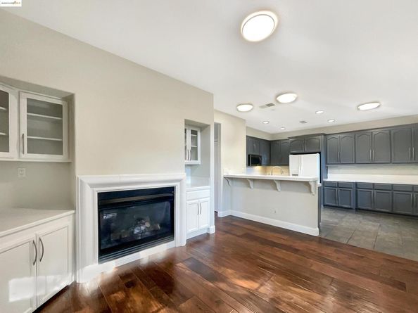 51 Village Square PL, Pleasant Hill CA 94523