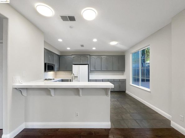 51 Village Square PL, Pleasant Hill CA 94523