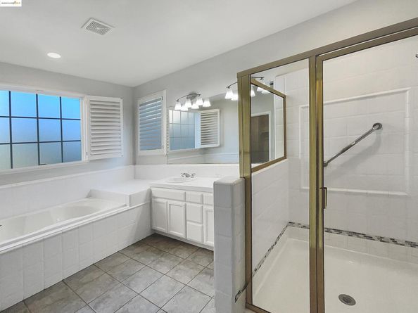 51 Village Square PL, Pleasant Hill CA 94523