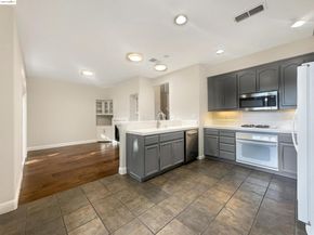 51 Village Square PL, Pleasant Hill CA 94523