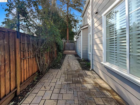 51 Village Square PL, Pleasant Hill CA 94523