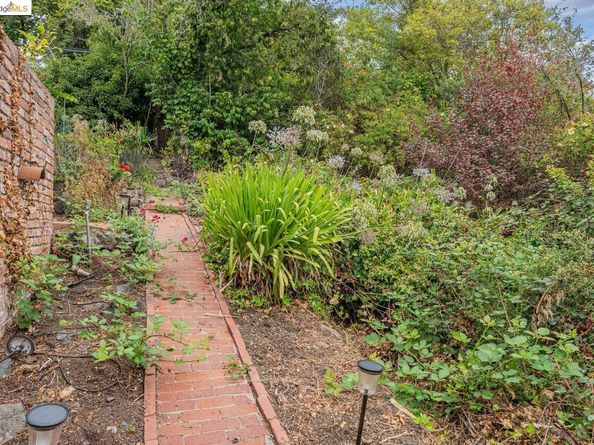 44 Highgate Rd, Kensington CA 94707