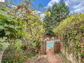 44 Highgate Rd, Kensington CA 94707