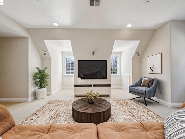 21 Samantha Dr, Lafayette CA 94549