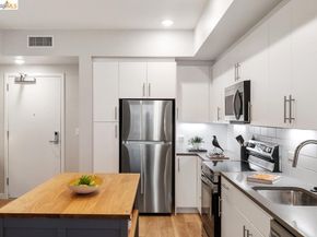 260 Brooklyn Basin Way 538, Oakland CA 94606