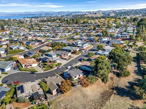 2543 Francis Dr, Pinole CA 94564