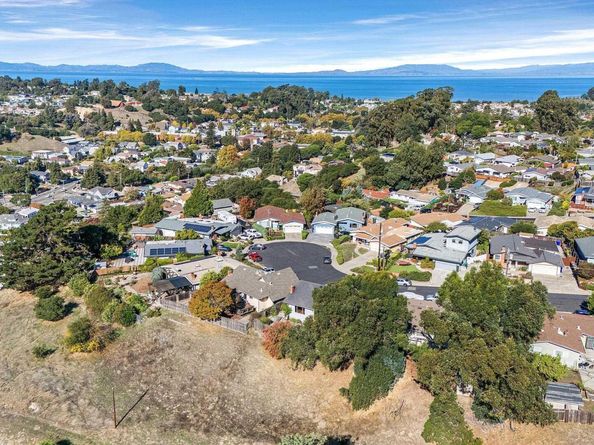2543 Francis Dr, Pinole CA 94564