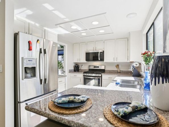 300 Lodgepole Ct, Martinez CA 94553