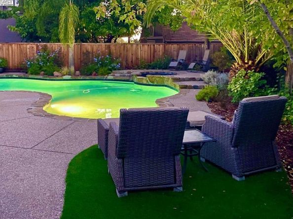 300 Lodgepole Ct, Martinez CA 94553