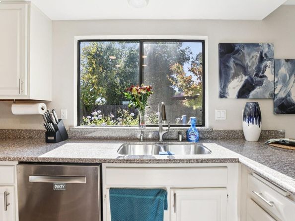 300 Lodgepole Ct, Martinez CA 94553