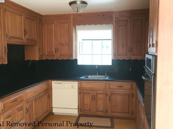 7403 Skyline Blvd, Oakland CA 94611