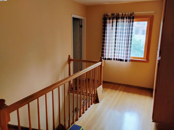 7403 Skyline Blvd, Oakland CA 94611