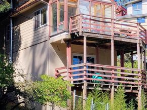 7403 Skyline Blvd, Oakland CA 94611