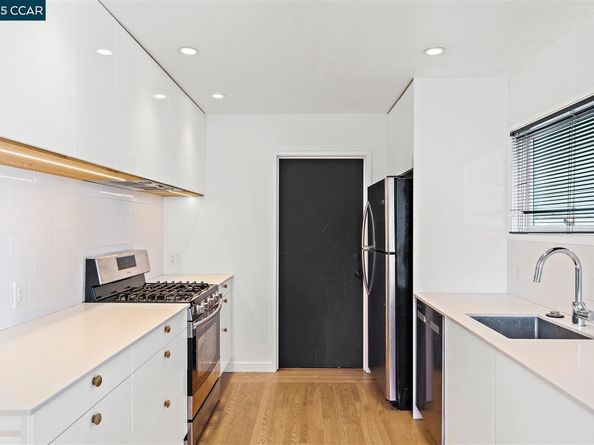 905 61St St, Oakland CA 94608